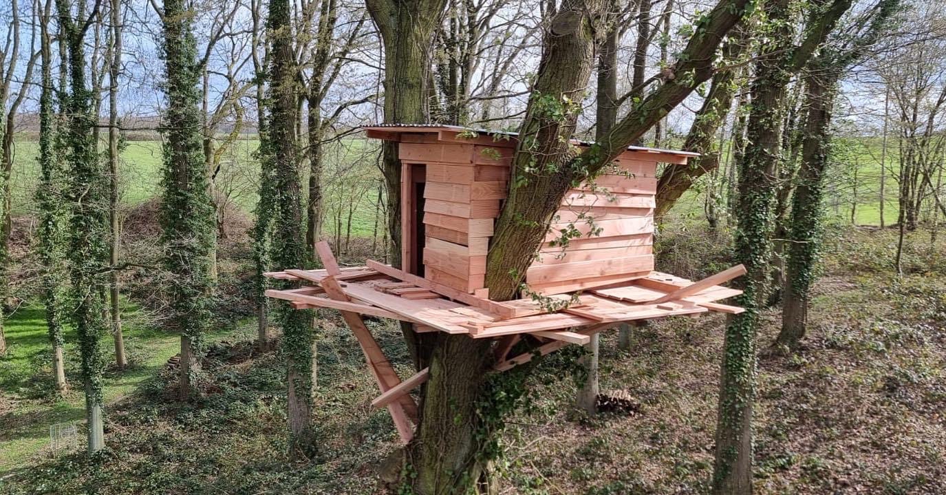 Tadashi Kawamata, Tree hut at Natacha and Olivier\'s garden, 2023
